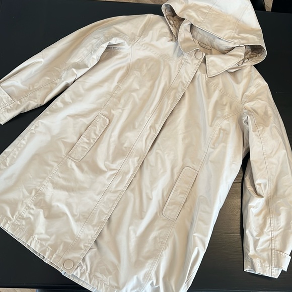 L.L. Bean waterproof rain jacket with removable lining - Picture 1 of 12